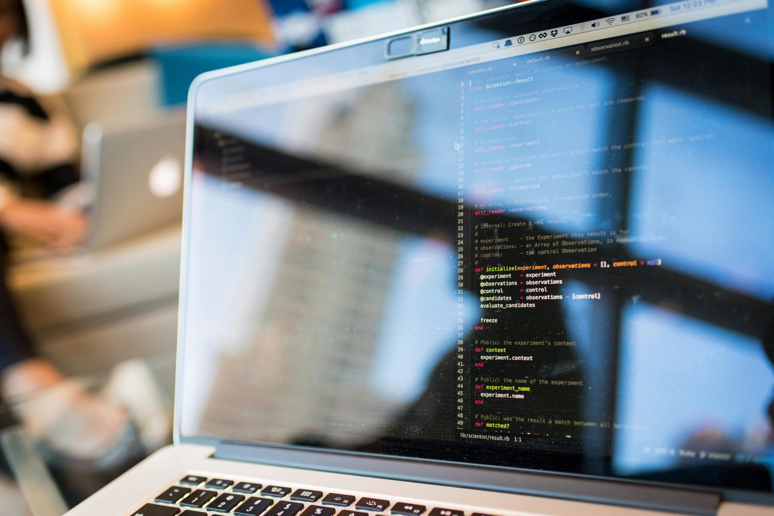 Pantalla de código fuente programación seguridad informática dark web