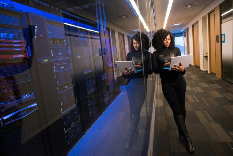 Auditoría de seguridad empresarial análisis vulnerabilidades red corporativa