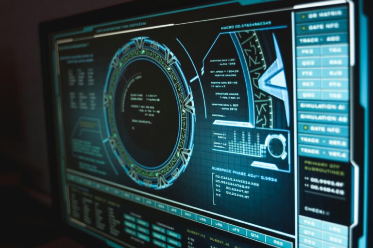 Ingeniero de ciberseguridad analizando código en pantalla múltiple hacking ético
