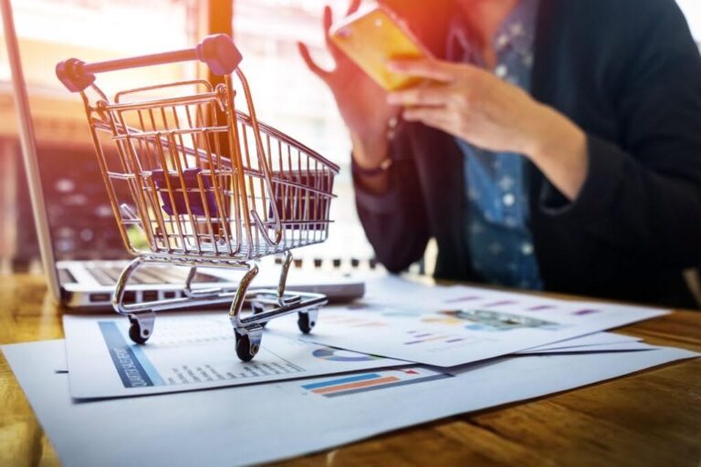 ¿Cómo diseñar una estrategia comercial sólida desde cero?